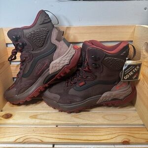 VANS Women’s Crestline Gore-Tex MTE Waterproof Boots [VN000CVP7YO] Sz 7 M/8.5 W